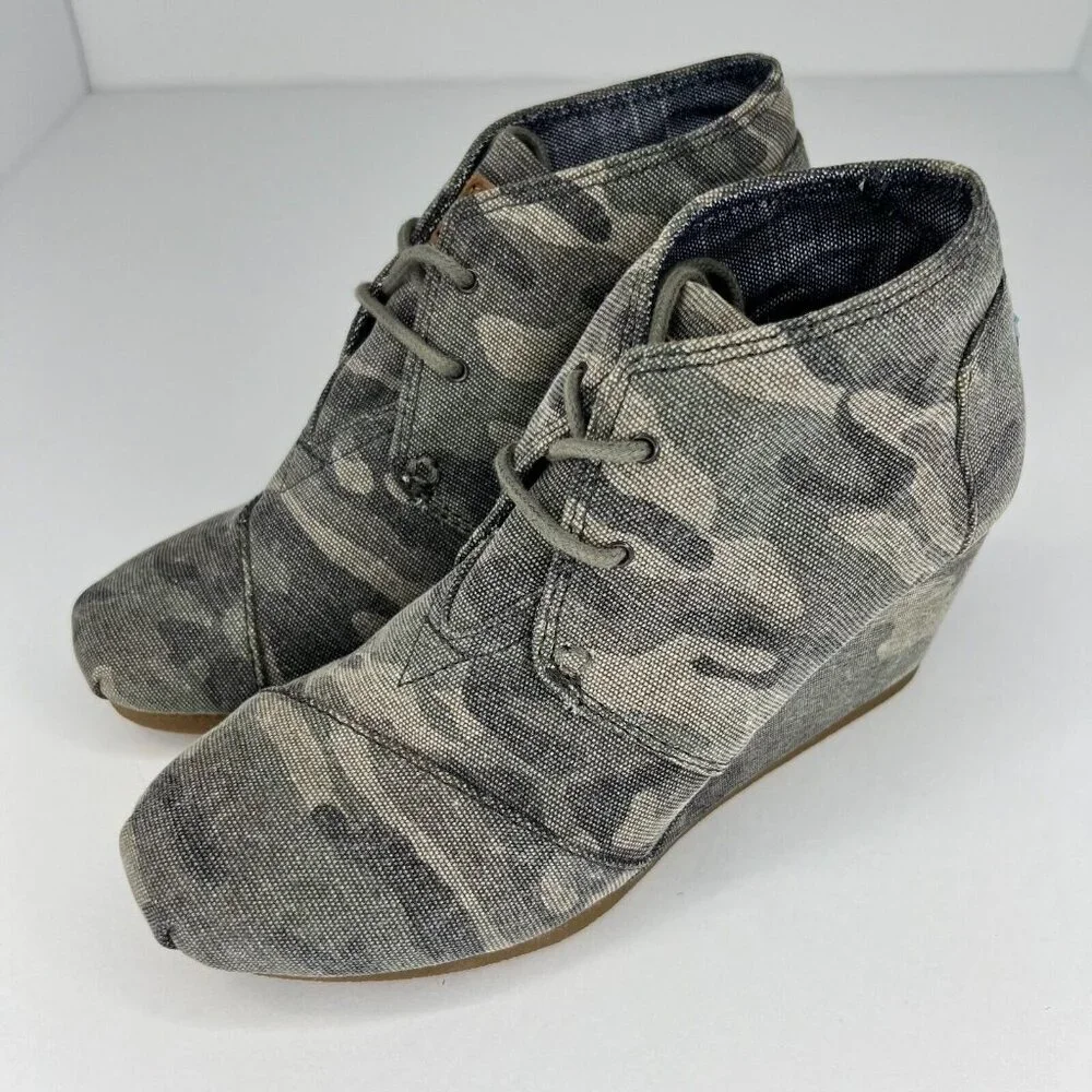 Toms Womens 380513 Camo Washed Desert Canvas Wedge Lace Up Size 5W Bootie